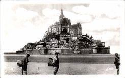 CPA Le mont saint michel Cote sud est Pecheurs Peche 