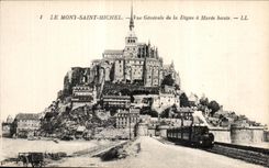 CPA Le mont saint michel Vue generale de la digue a maree haute Train 