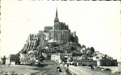 CPA Le mont st michel L arrivee