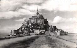CPA Le mont saint michel Vu de la digue