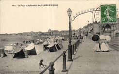 CPA enarena el olonne la playa y el terraplen de las arenas Olonne