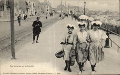 CPA enarena el olonne nuestros sablaises en los casquillos del traje del folklore del terraplen