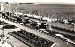 CPA enarena las arenas Olonne de Olonne el terraplen y la playa