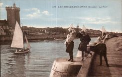 CPA sands Olonne the port Folklore Costume