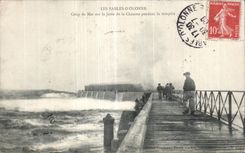 CPA sands Olonne heavy swell on the pier of thatch during the storm