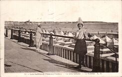 CPA sands Olonne pretty the sablaise the embankment Caps Folklore costume