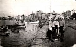 CPA sands Olonne the port Caps Folklore costume