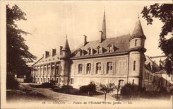 CPA Lucon Palais de l Eveche vu du Jardin