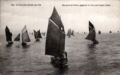 CPA St Gilles Croix de Vie Barques de Peche gagnant le Port par temps calme Bateaux