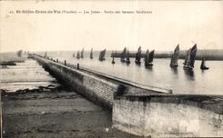 CPA St gilles croix de vle vendee les jetees sortie des vateaux sardiniers