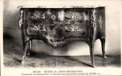 CPA Musee des Arts Decoratifs Commode en Marqueterie et bronze dore