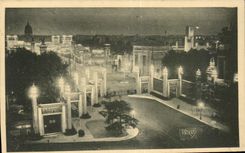 CPA l Exposition des arts Decoratifs vue la NUIT Paris 1925 Porte d Honneur Main Entrance