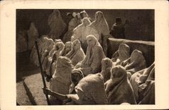 CPA Morocco Morocco Women in front of the Mosque Folklore Costume