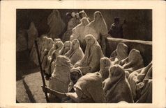 CPA Morocco Morocco Women in front of the Mosque