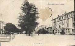 CPA Contrexeville (the Vosges) the Great Place