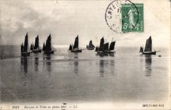 CPA Cayeux on Sea Small fishing boats on the open sea