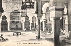 CPA Maroc Fez Cour de la Mosquee Moulay Idris