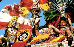 CPA Unos coloridos Trajes Regionales Aztecas Some very colorful aztec Native Costurmes Mexico