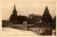 CPA Laval Avesnieres la basilica y la Mayenne
