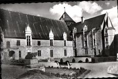 CPA Laval (Mayenne) el castillo y los jardines