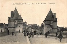 CPA Chatellerault (Vienne) Tours du Pont Henri IV XVI siecle