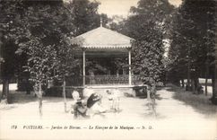 CPA Poitiers Jardin de Blossac Le kiosque de la Musique