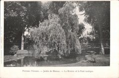 CPA Poitiers (Vienne) jardin de Blossac la Riviere et le Pont rustique