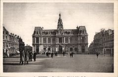 CPA Poitiers Place d armes Hotel de ville