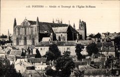 CPA Poitiers Abside et Transept de I Eglise St Pierre