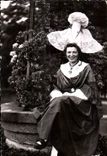 CPA Costumes normands le papillon d Avranches Folklore Costume
