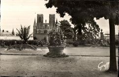 CPSM En normandie 503-11 Avranches (manche) le jardin des plantes et l eglise notre dame des champs