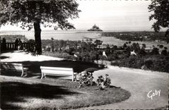 CPSM Avranches (manche) le jardin des plantes et vue de la baie vers le mont saint miche