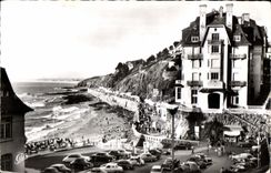 CPA Granville La Plage La Digue et le Normandy Hotel