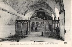 CPA Haute Isle (Seine et Oise) Interieur de I Eglise (laillee dans le roc)