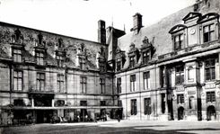 CPA Ecouen (S and O) Castle of the Legion Honor Epeque Francois I er Ceur honor