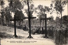 El taladro de CPA de Bondy Clichy debajo de la madera de Notre Dame de los Angeles cruza la fuente milagrosa