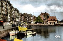 CPA Honfleur (Calvados) Le Vieux Bassin le Quai Sainte Catherine et la Lievtenance