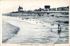CPA Bernieres sur Mer (Calvados) La Plage et la Digue