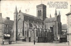 CPA Vire L Eglise Notre Dame (des XIII XIV XV et XVI siecles autel en pierre du XV s Chaire de Dans I une des Chapelles 
