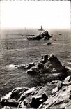 CPA La Pointe du Raz (Finistere) Le phare de la Vieille Au foud l lle de Sein