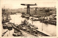 Brest - Le Port de Guerre Bateaux - CPA 