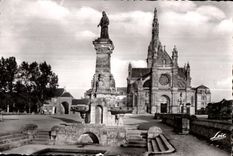Sainte Anne Auray - Fountain and Basilica - CPA