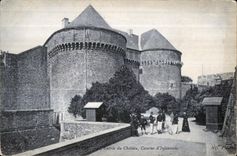 CPA Brest L Entree du Cbateau Caserne d Infanterie Militaria Velo