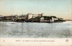 CPA Brest La Chateau vue Prise de L Avant Port Bateau