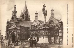 CPA Guimilau Eglise et Calvaire Ensemble Folklore