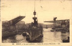 CPA Brest le port militaire sortie du croiseur montcalm