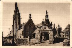 CPA Guimiliau (finistere) L Eglise et le Cimetiere