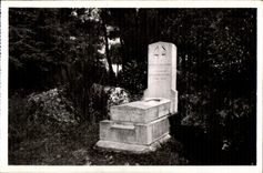 CPA Martyrdom of Bridge Castle (the Loire Inf) the tomb of