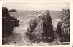 CPA Presqu ile de Quiberon Dans les couloirs de port Bara a pleine mer
