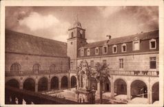 Corte y claustro de Notre Dame De Langonnet Interior de la abadia de CPA